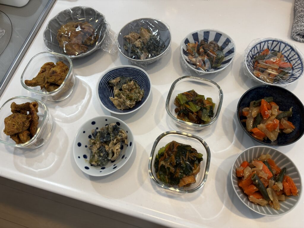 器に移したシェフの無添つくりおきの主菜と副菜