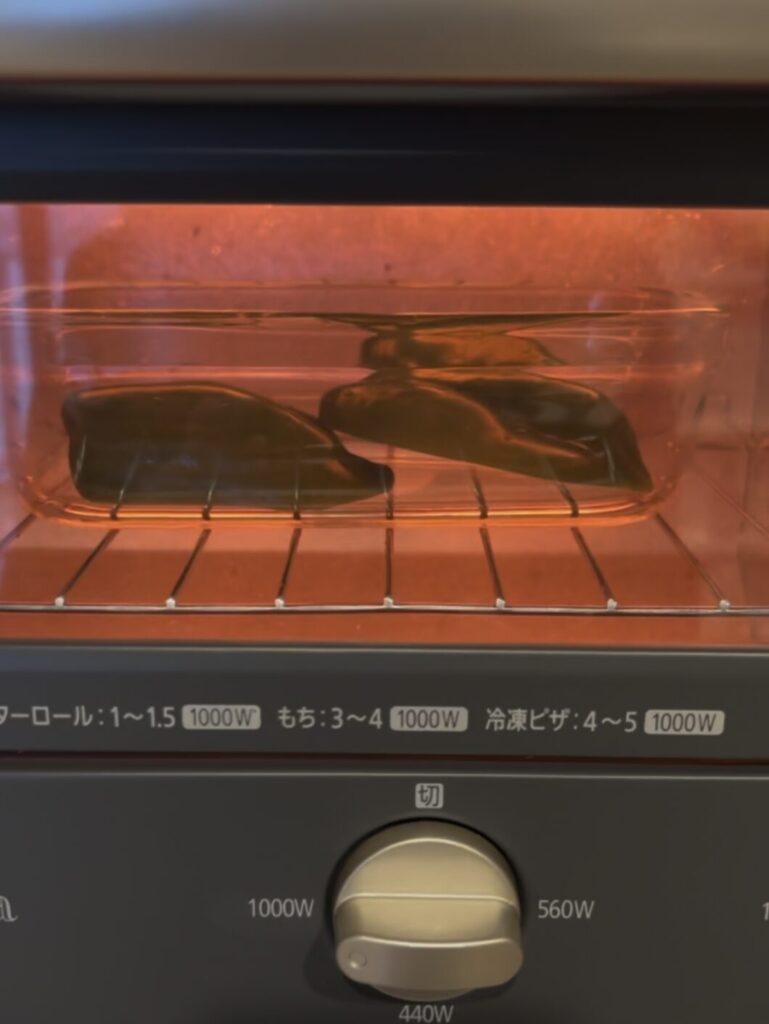 iwaki 耐熱ガラス保存容器でレンジ調理する様子
